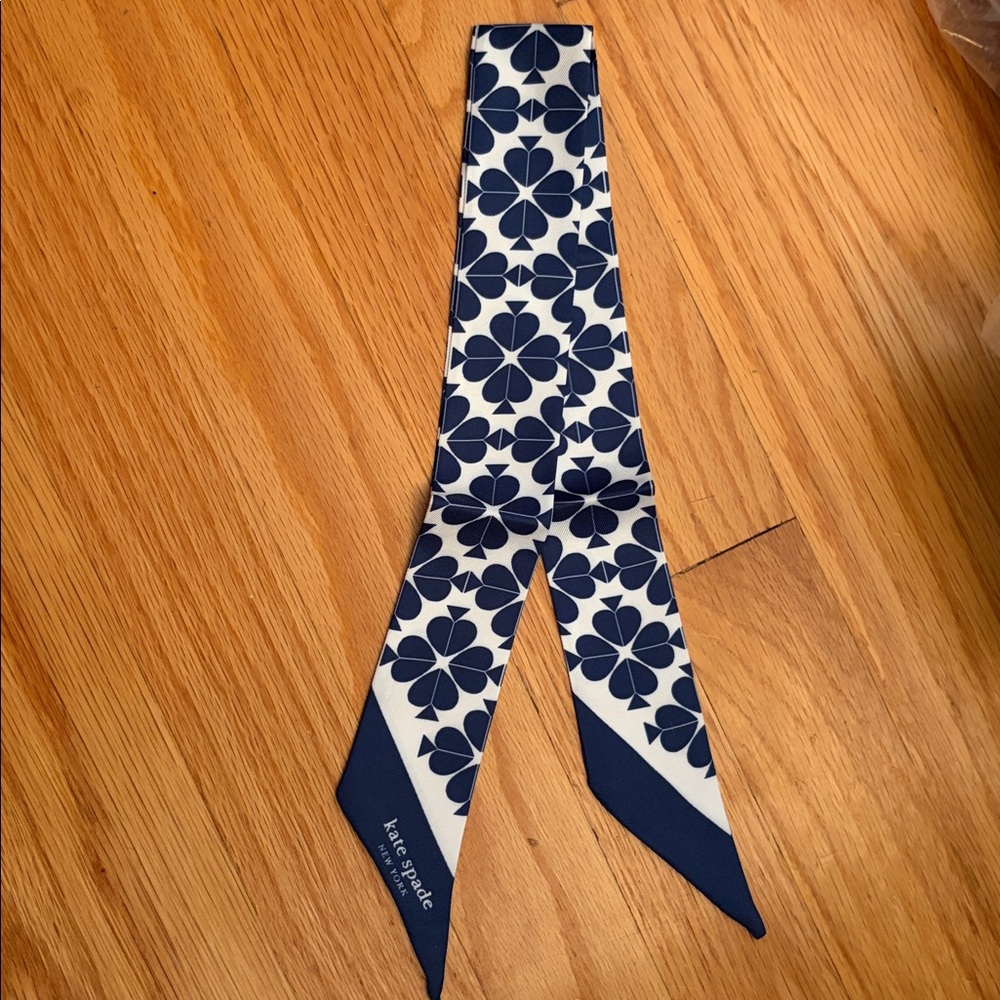 Kate Spade Clover Spade Geo Skinny Scarf Geometric Print Twilly Tie brand new